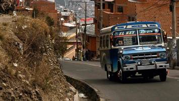 Bolivien: Bus stürzt Abhang hinunter  – mindestens 16 Tote