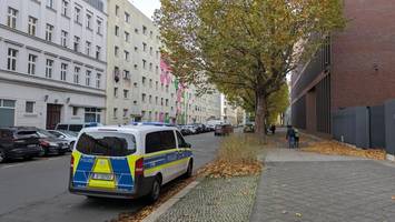 Habersaathstraße: Unbekannte besprühen Sicherheitsleute mit Reizgas