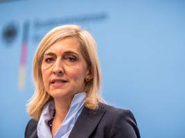 bundespolitik: „stadtbild“-debatte: warken sieht „no-go-areas“ für frauen