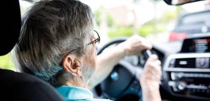 autofahren bei senioren: sind Ältere wirklich ein unfallrisiko?