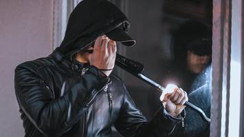 einbrecher auf terrasse: frau verscheucht täter in letzter sekunde