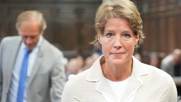 gericht fasst beschluss – schwerer rückschlag für  christina block