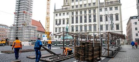 Die Vorfreude steigt: Auf dem Rathausplatz startet der Aufbau für den Christkindlesmarkt