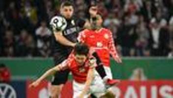 Fußball: Titelverteidiger Stuttgart gewinnt auch im Pokal gegen Mainz