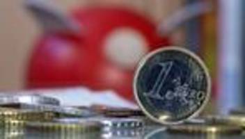 sparbewusstsein bleibt hoch: südwesten spart trotz zinssenkung – milliarden auf konten