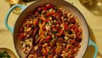 Wurst-Frikadellen mit Bohnen: Auf die Schnelle aus der Pelle