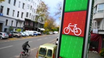 Hier werden neue Grüne-Welle-Ampeln für Radfahrer installiert