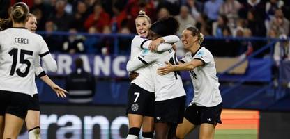 DFB-Frauen und Schlagermusik: Kabinenvideo zeigt Feier mit Flippers-Song