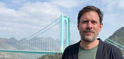 Huajiang Grand Canyon Brücke: Heiraten und Hühnchen essen an der höchsten Brücke der Welt