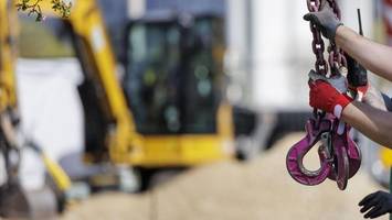 bagger reißt gasleitung in osdorf auf – feuerwehr warnt anwohner