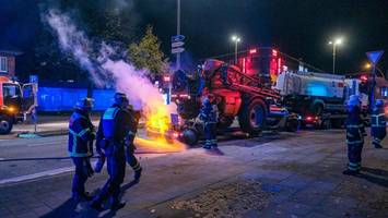 bremse heiß gelaufen? feuerwehr löscht lkw-anhänger in jenfeld