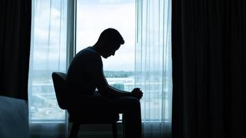 häusliche gewalt: mehr männer suchen hilfe, aber plätze reichen nicht