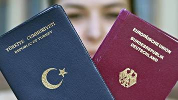 unionspolitiker stellen doppelte staatsbürgerschaft infrage