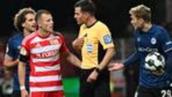 Schiedsrichter im Fokus: Tradition trifft Moderne: Der Pokal im Videobeweis-Dilemma