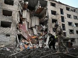 Kinder unter den Verletzten: Ukraine meldet drittgrößten russischen Luftangriff