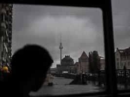 Wolken, Böen, Schauer: Atlantiktief läutet windigen und feuchten Novemberstart ein