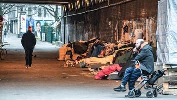 Kleidung für Obdachlose wird gesammelt – was besonders benötigt wird
