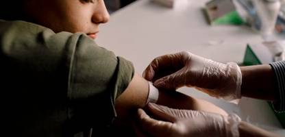 Meningokokken-Impfung: Arzt erklärt neue Empfehlung zu gefährlichem Erreger