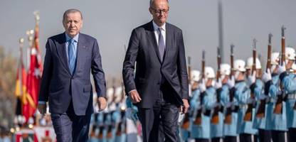 Türkei-Reise von Friedrich Merz: Empfang mit militärischen Ehren – keine Gespräche mit Opposition