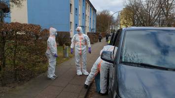 83-jährige erstochen – enkelin in klinik, nachbarn hatten gewarnt