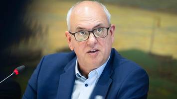 Bremens Bürgermeister Bovenschulte gestürzt – Beinbruch