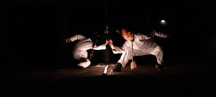 die unterwelt riecht bei bluespots nach altem Öl und frischem rost