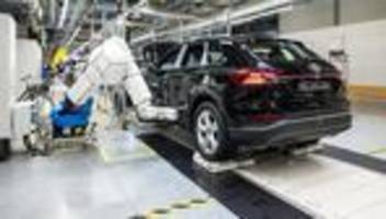 autobranche: audi rechnet wegen us-zöllen mit weniger gewinn
