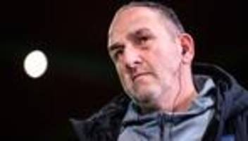 fußball-bundesliga: ratlos und angeknockt? fch-trainer schmidt reagiert gelassen