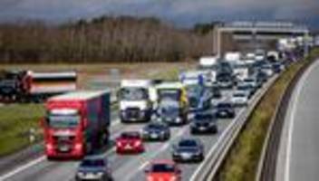 Staugefahr: Herbstferien enden - ADAC erwartet lebhaften Verkehr