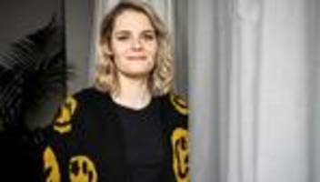 Unterhaltung: Hazel Brugger gewinnt Comedypreis für ESC-Moderation