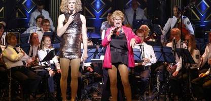 Jurassica Parka: Dragkünstlerin moderierte noch im Juli Benefizgala, die von der Berliner Polizei mitorganisiert wurde