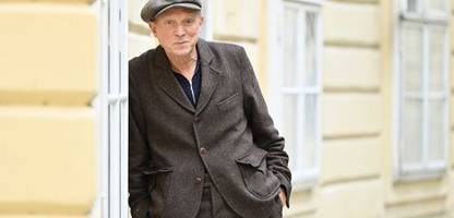 ulrich tukur: schauspieler lernte autofahren ohne führerschein