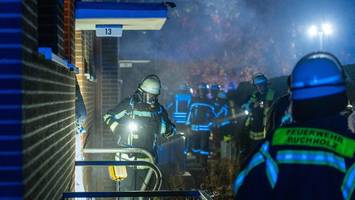 keller brennt in mehrfamilienhaus – 17 personen verletzt