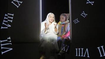 „Momo“ am Thalia: Punkrock als Ausweg aus dem Horror