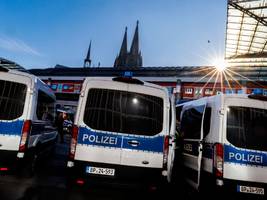 Fußball-Gewalt: Hooligans von Schalke 04 und Dortmund prügeln sich am Kölner Hauptbahnhof