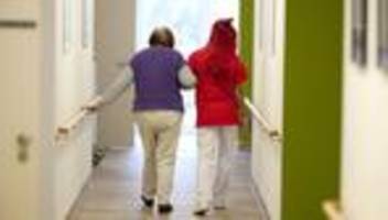 gesundheit: verband: pflegekräfte in bayern werden besser bezahlt