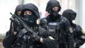 großeinsatz von polizei: nach knallgeräuschen: polizei gibt entwarnung in frankfurt