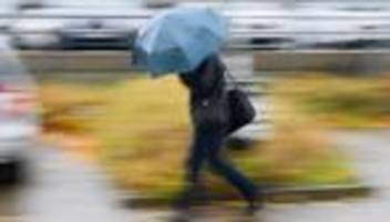 wetterbericht: herbstwetter in hessen - regen und böiger wind am wochenende