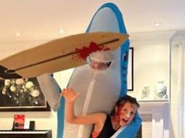 wie bei ihrer super bowl-show: justin trudeaus kostüm könnte eine hommage an katy perry sein