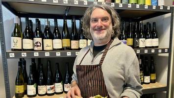 In diesen Berliner Weinbars kann man auch gut essen