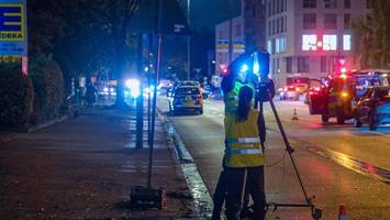 frau (91) beim straße überqueren von pkw erfasst – lebensgefahr