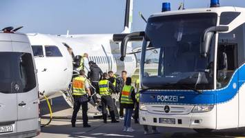 rekord: hamburg steigert abschiebungen von flüchtlingen deutlich