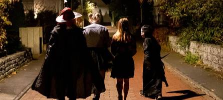 absichtlich platziert? zwei-zentimeter-nagel in halloween-süßigkeit gefunden