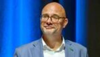 Amtseinführung: Frankfurts neuer OB will Wirtschaft der Stadt ankurbeln