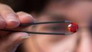 Bestattung: Über den Tod hinaus: Wenn aus Asche ein Gedenkdiamant wird