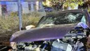 unfall: sekundenschlaf am steuer – zwei schwerverletzte in monheim