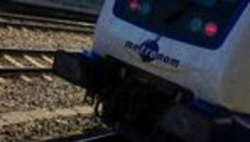 Wegen fehlender Züge: Ausgedünnter Fahrplan: Ab Montag weniger Metronom-Fahrten