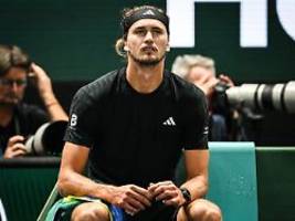 Knöchel bereitet große Sorgen: Zverev lässt sich nach Debakel gegen Sinner untersuchen