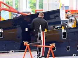 Abbau statt Wirtschaftswende: Umfrage: Jedes dritte Unternehmen will Stellen streichen