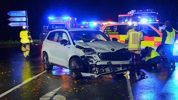 Gefährliches Wendemanöver: Vier Menschen bei Unfall verletzt